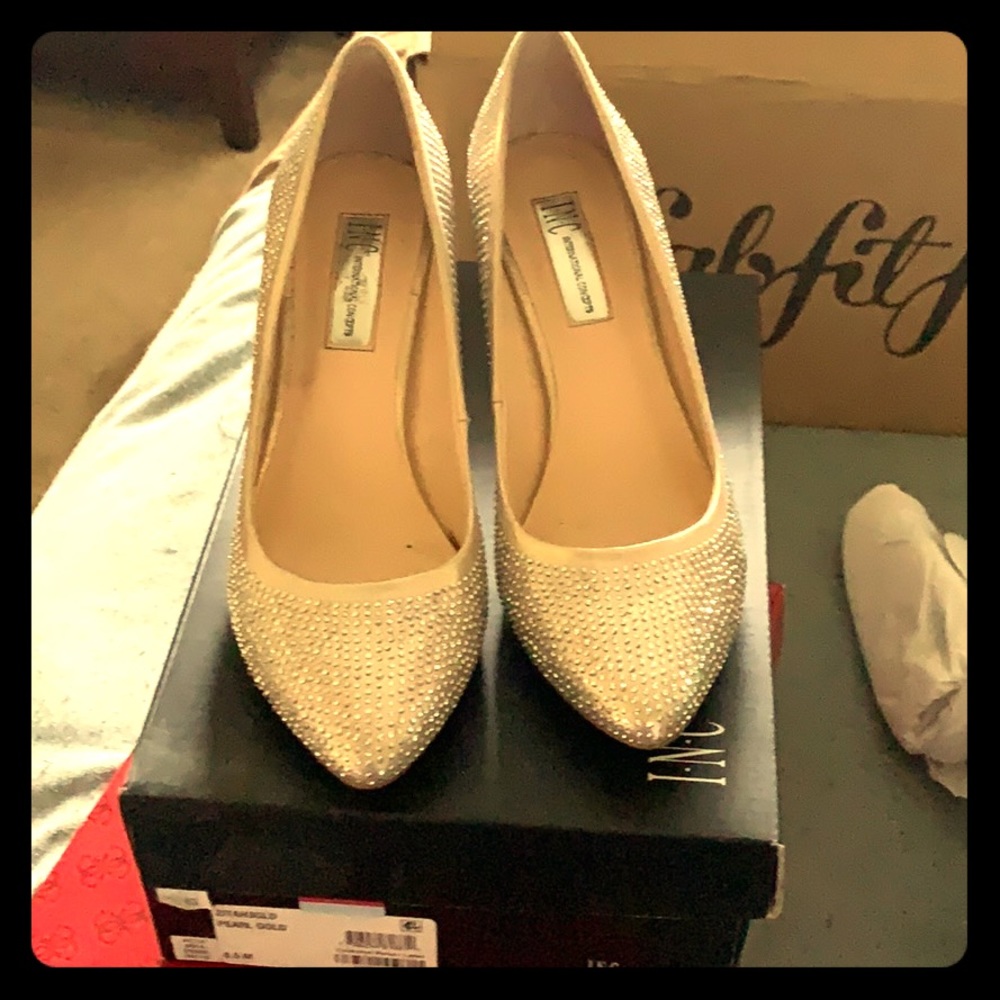 Pearl gold heels I.N.C